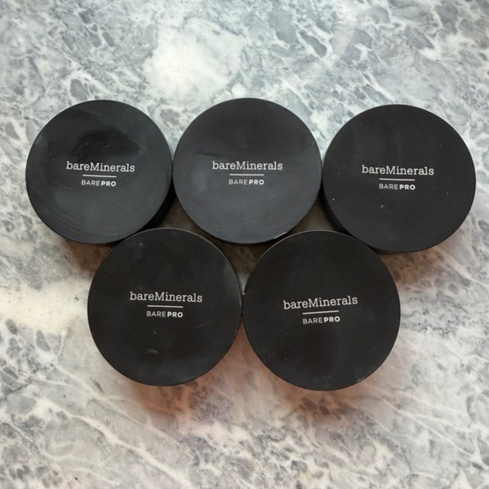 bareMinerals BAREPRO Performance Wear Powder Foundation